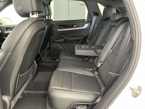 Used 2024 Porsche Cayenne image 18