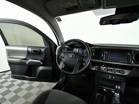 Used 2018 Toyota Tacoma SR5 image 19