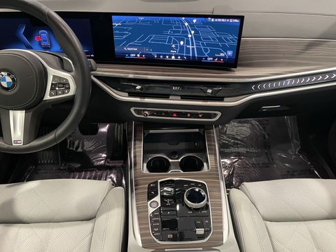 Certified 2025 BMW X7 xDrive40i w/ Executive Package AWD/4WD image 17