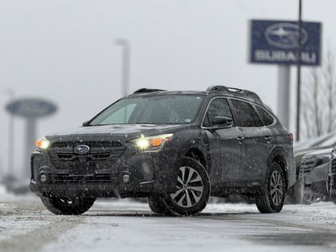 Used 2023 Subaru Outback Premium image 1