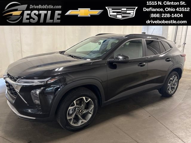 Used 2025 Chevrolet Trax LT FWD image 1