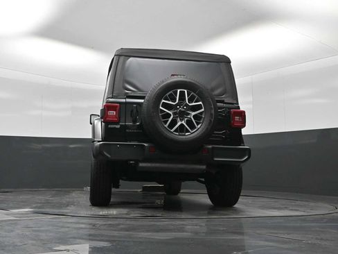 Used 2025 Jeep Wrangler Unlimited Sahara AWD/4WD image 24