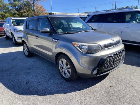 Used 2016 Kia Soul + image 2