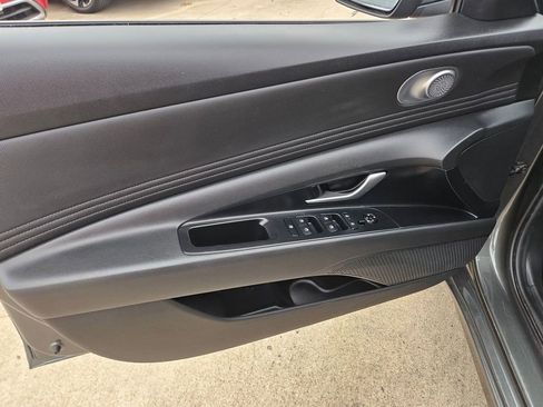 Used 2025 Hyundai Elantra SEL image 14