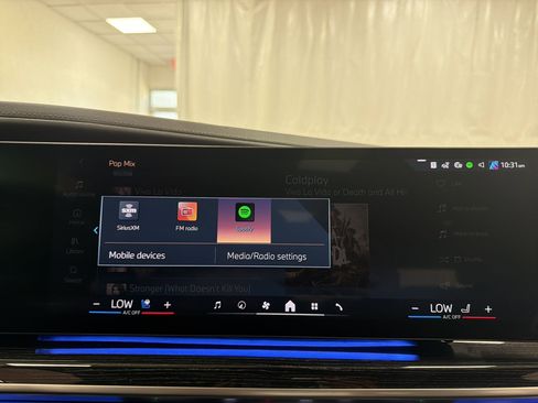 Used 2024 BMW i7 xDrive60 w/ Executive Package AWD/4WD image 25