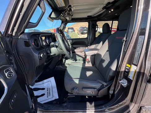 Used 2025 Jeep Wrangler Unlimited Rubicon image 9