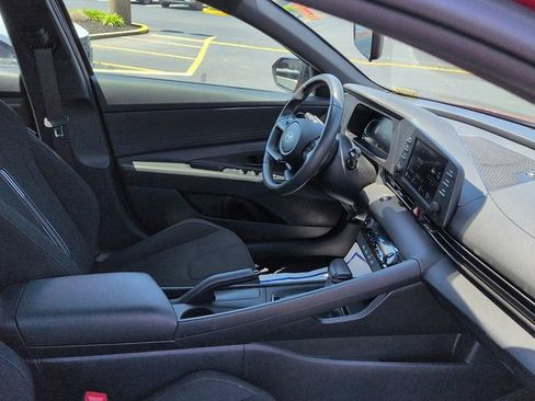 Used 2025 Hyundai Elantra Sport FWD image 10
