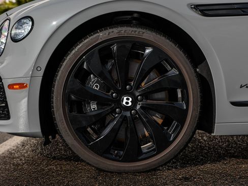 Used 2022 Bentley Flying Spur V8 image 6