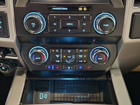 Used 2021 Ford F250 Lariat w/ Lariat Ultimate Package AWD/4WD image 40