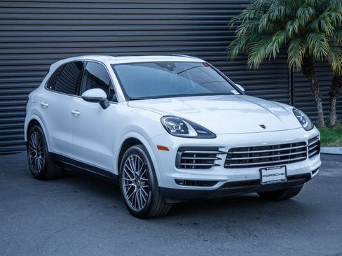 Certified 2023 Porsche Cayenne image 6