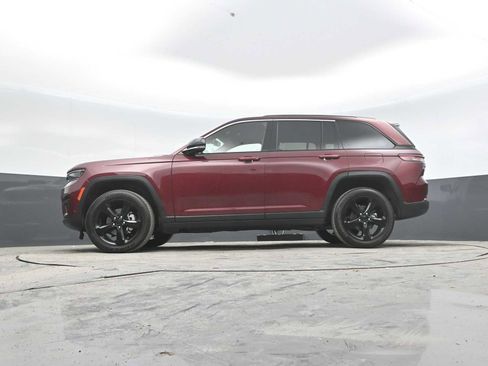 Used 2022 Jeep Grand Cherokee Altitude AWD/4WD image 43