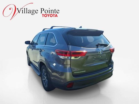 Used 2017 Toyota Highlander XLE FWD image 2