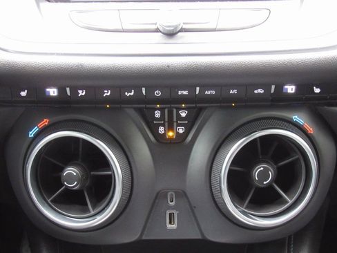 Used 2021 Chevrolet Blazer LT image 29