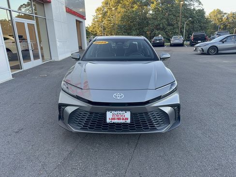 Used 2025 Toyota Camry SE w/ Convenience Package AWD/4WD image 3