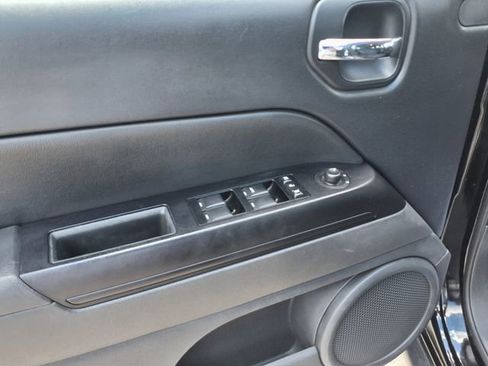 Used 2012 Jeep Patriot Latitude FWD image 30