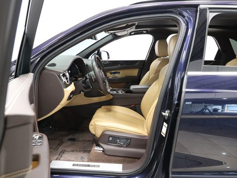 Used 2021 Bentley Bentayga image 14