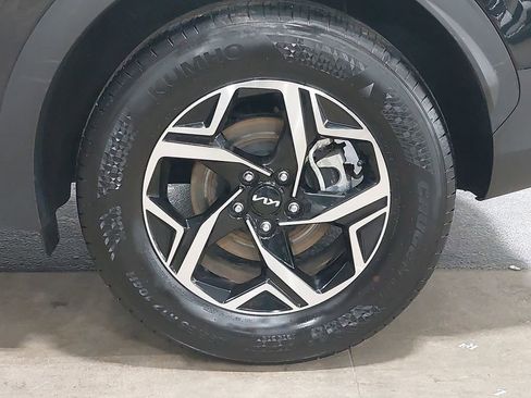 Used 2025 Kia Sportage LX image 32