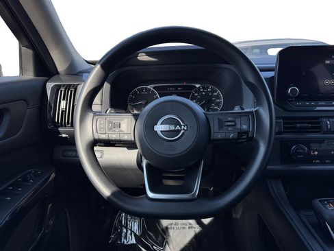 Used 2024 Nissan Pathfinder S FWD image 12