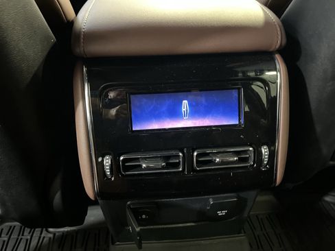 Used 2026 Lincoln Aviator Reserve AWD/4WD image 13