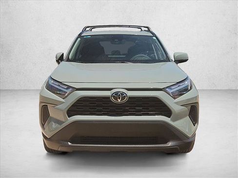 Used 2022 Toyota RAV4 XLE w/ Convenience Package FWD image 2