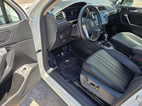 Used 2024 Volkswagen Tiguan SE FWD image 15