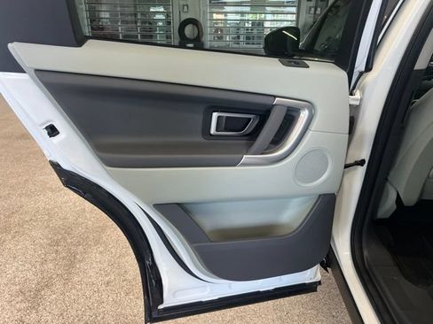 Used 2019 Land Rover Discovery Sport SE AWD/4WD image 31