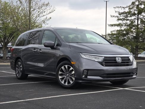 Certified 2024 Honda Odyssey EX-L image 2