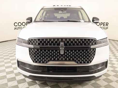 New 2025 Lincoln Navigator Reserve image 9