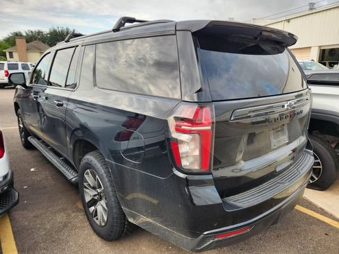 Certified 2024 Chevrolet Suburban Z71 w/ Luxury Package AWD/4WD image 4