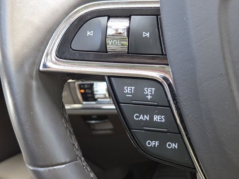 Used 2021 Lincoln Nautilus Reserve AWD/4WD image 13