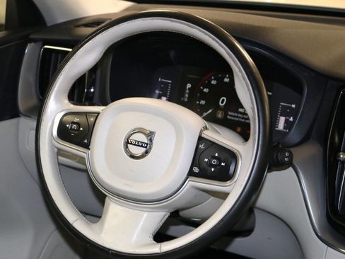 Used 2019 Volvo XC60 T5 Momentum w/ Premium Package image 19