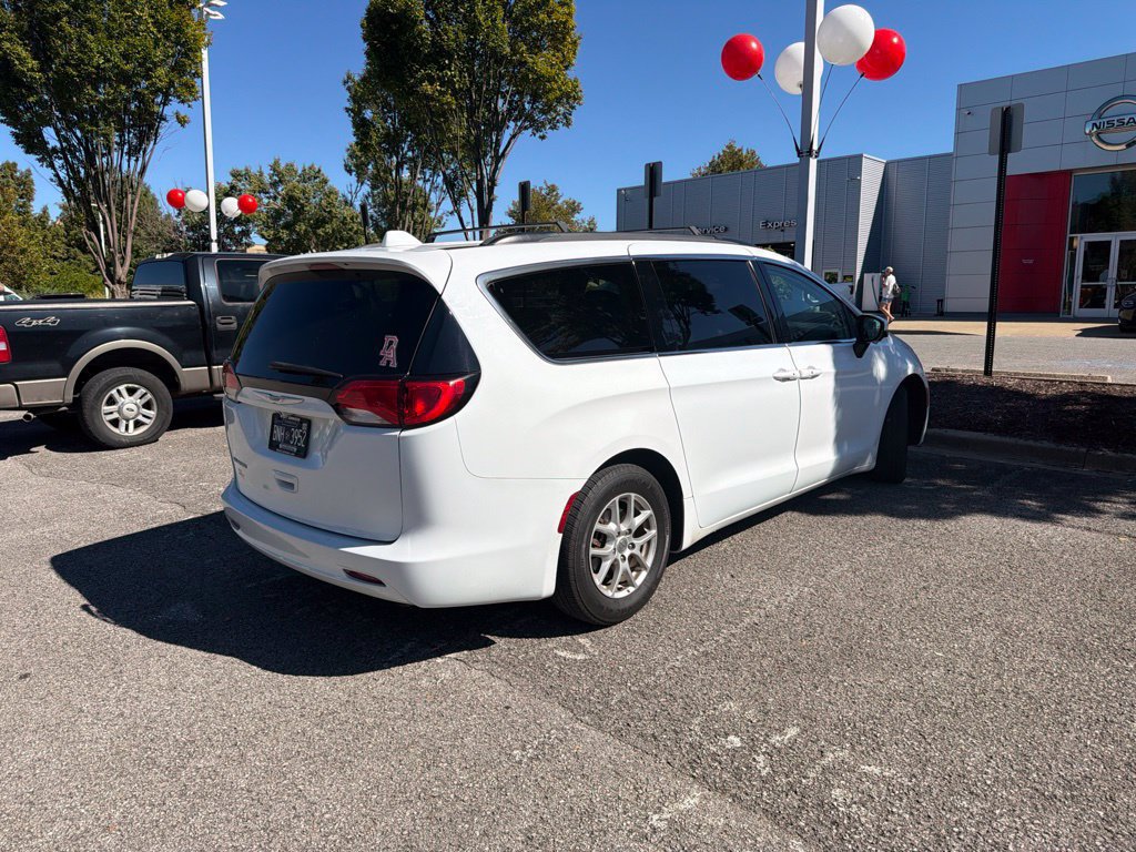 Used 2020 Chrysler Voyager Lxi FWD image 2
