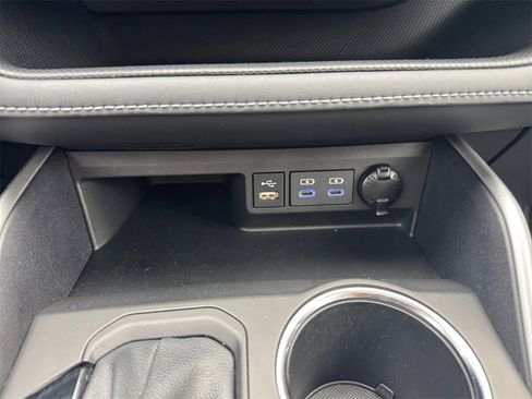 Used 2022 Toyota Highlander XLE image 24