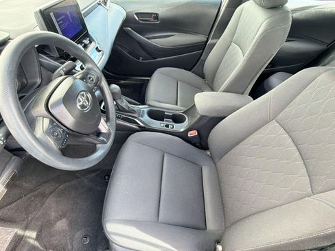 Used 2025 Toyota Corolla LE image 5