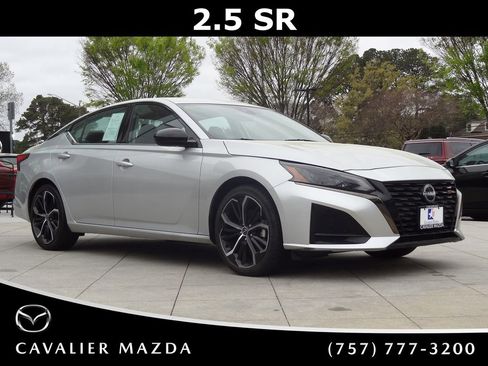 Used 2024 Nissan Altima 2.5 SR FWD image 1