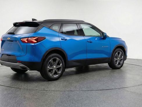 Used 2025 Chevrolet Blazer LT image 9