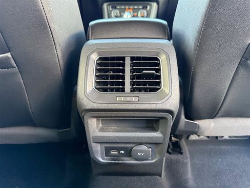 Used 2018 Volkswagen Tiguan SE AWD/4WD image 27