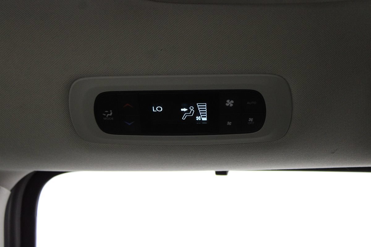 Used 2024 Chrysler Pacifica Touring-L FWD image 32