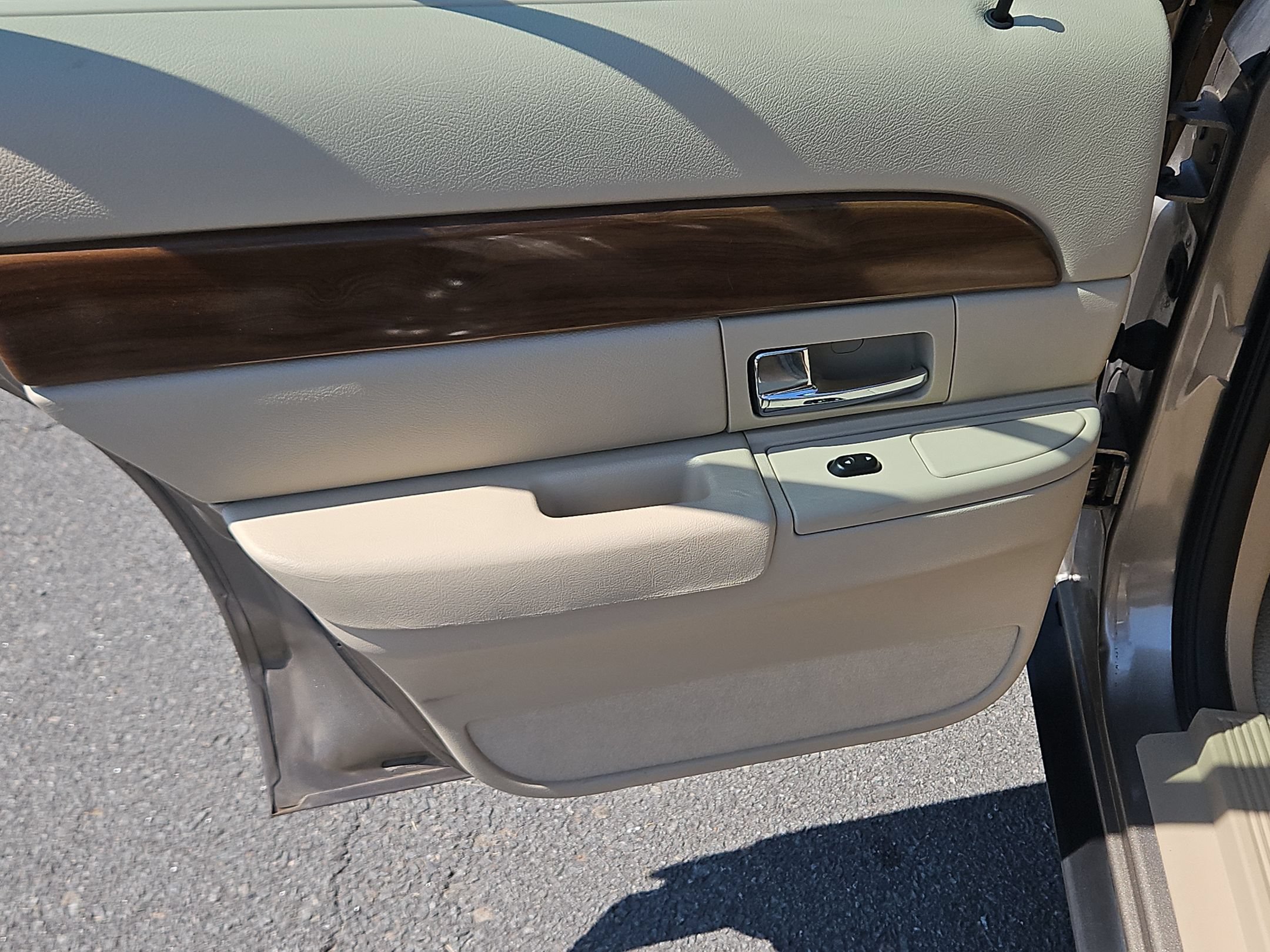 Used 2006 Mercury Grand Marquis LS RWD image 32