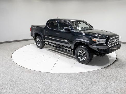Used 2017 Toyota Tacoma TRD Off-Road w/ Tow Package (A/T) image 27