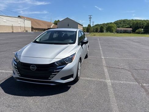Used 2024 Nissan Versa S FWD image 2