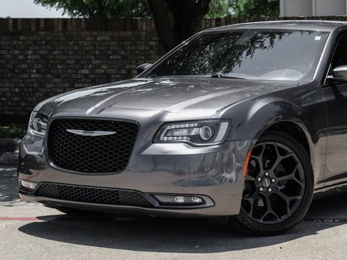 Used 2019 Chrysler 300 S RWD image 12