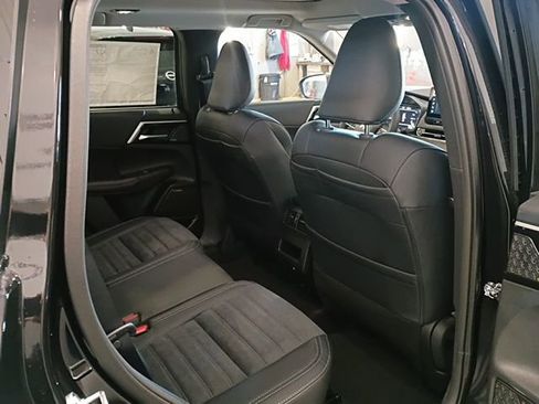 New 2026 Mitsubishi Outlander SE image 11