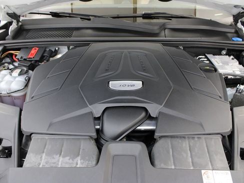 Certified 2023 Porsche Cayenne Platinum Edition image 42