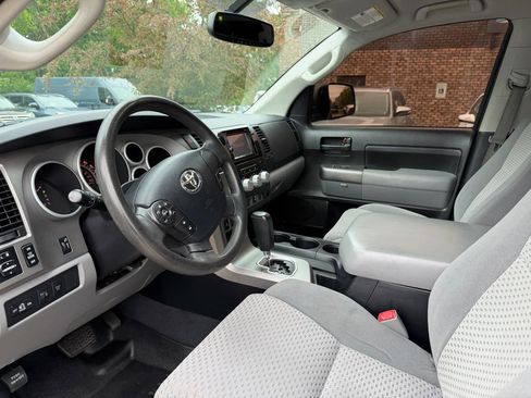 Used 2013 Toyota Tundra 4x4 CrewMax w/ SR5 Pkg image 9
