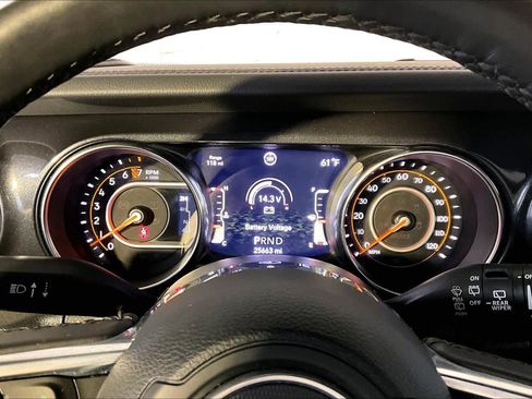 Used 2022 Jeep Wrangler Unlimited Sahara image 25