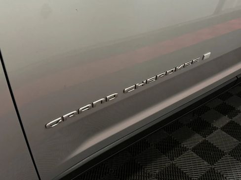 Used 2024 Jeep Grand Cherokee Laredo X w/ Trailer Tow Package AWD/4WD image 12