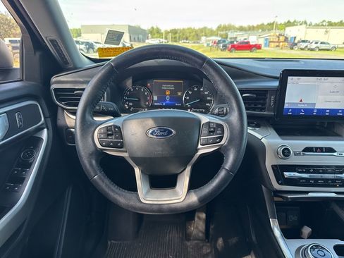 Used 2022 Ford Explorer XLT w/ Equipment Group 202A image 11