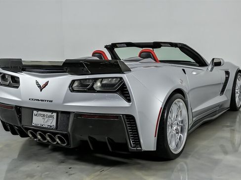 Used 2015 Chevrolet Corvette Z06 w/ 3LZ Preferred Equipment Group RWD image 12