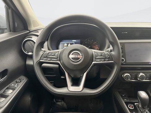 Used 2023 Nissan Kicks SV image 12